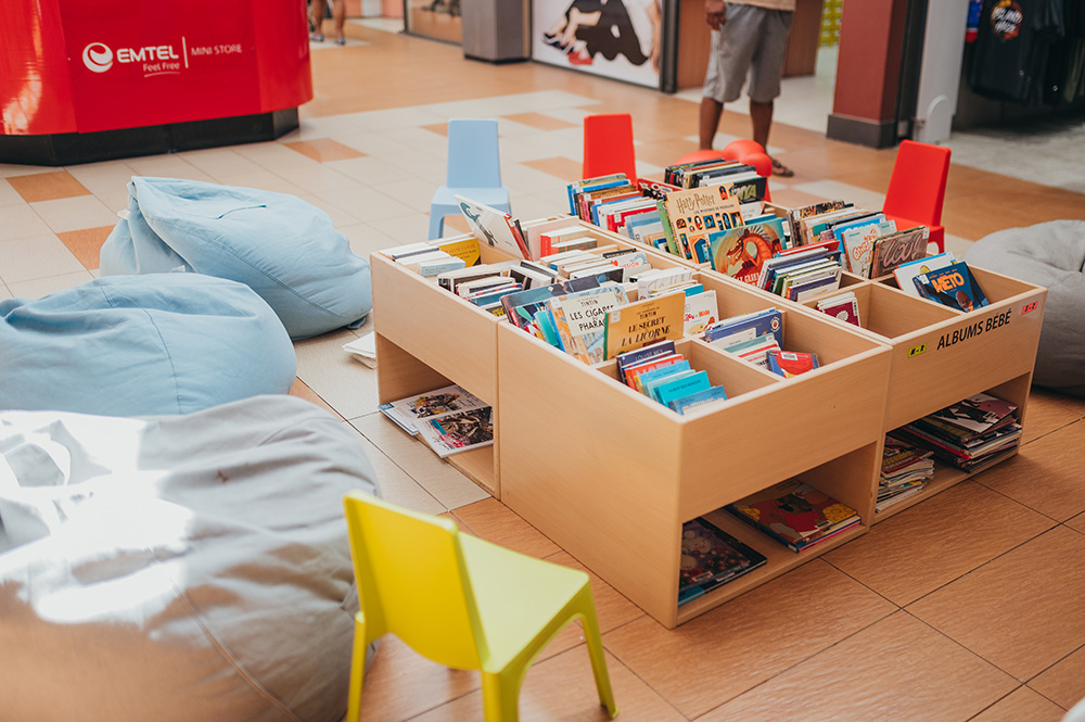 (Re)discover the joy of reading with the Moka travelling library!