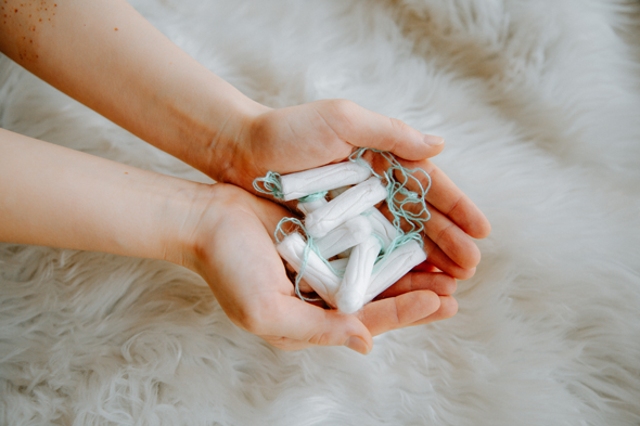 Women in solidarity : donate hygiene products